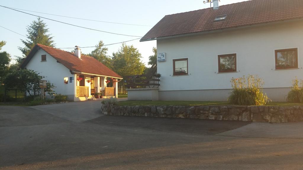 Guest House Family Dukic Rakovica Exteriör bild