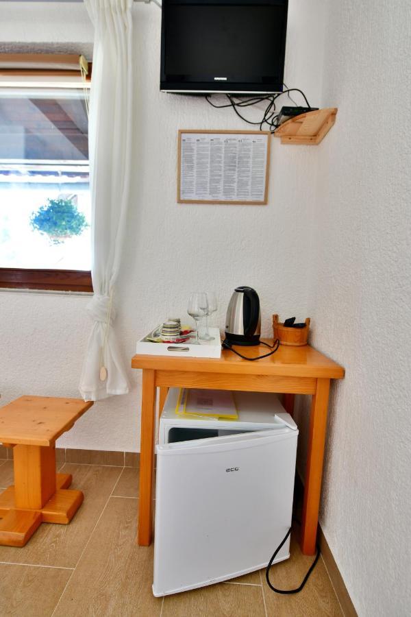 Guest House Family Dukic Rakovica Exteriör bild